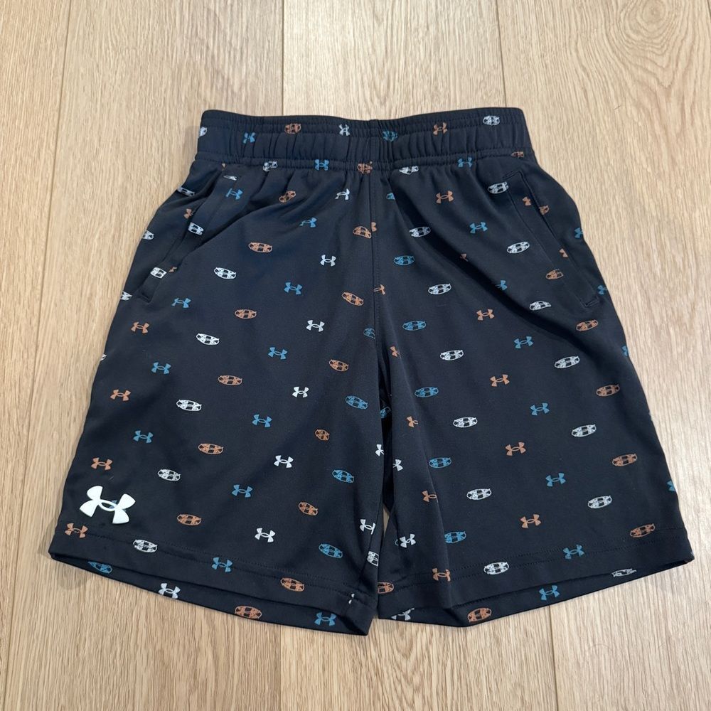 Under Armour Boys Shorts • size small